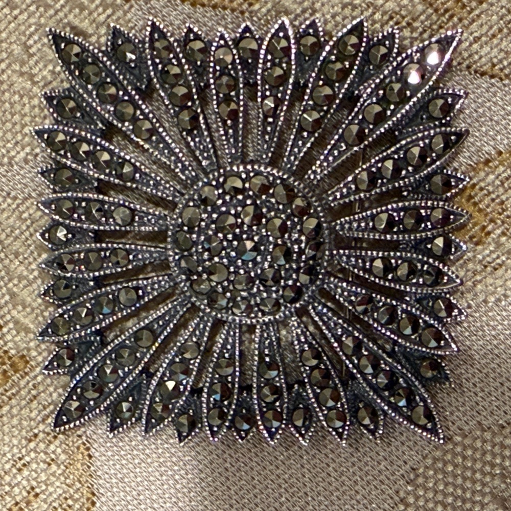 Vintage Sterling silver 18g sunflower pattern pave marcasite square brooch